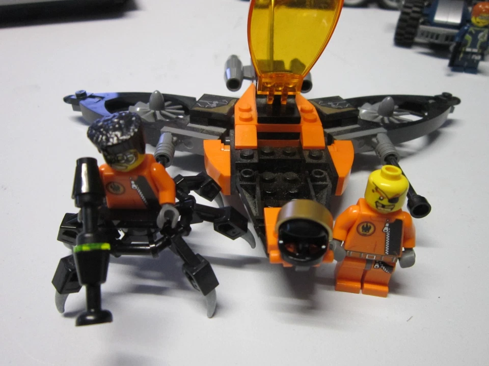 LEGO 8635  AGENTS 2.0 MISSION 6 CENTRE DE COMMANDEMENT MOBILE - Photo 2/4