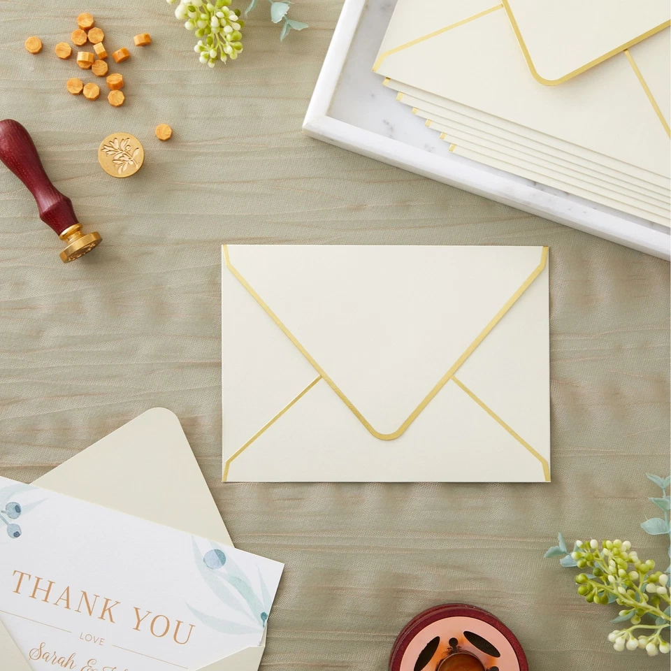 Paquete de 50 Sobres 5x7 Marfil para Invitaciones de Boda, A7 para Correo, Lámina de Oro Foto 3 de 4