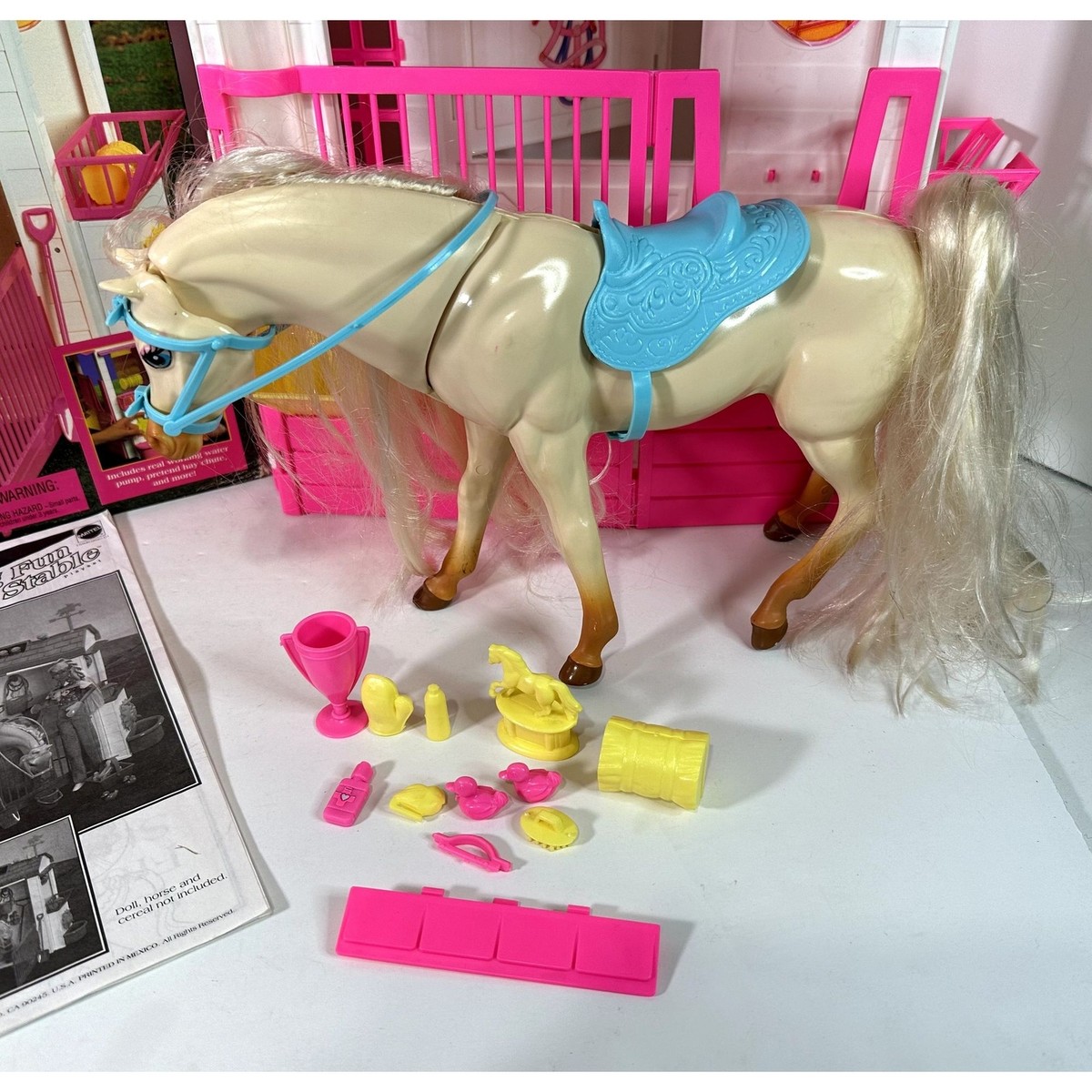 Vintage Barbie FEEDING FUN STABLE Playset Mattel w Box 1995