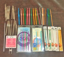 ENORME LOTTO MISTO DI 65 BOYE UNCINETTO FORCHETTA PER PIZZO ALLUMINIO METALLO ++