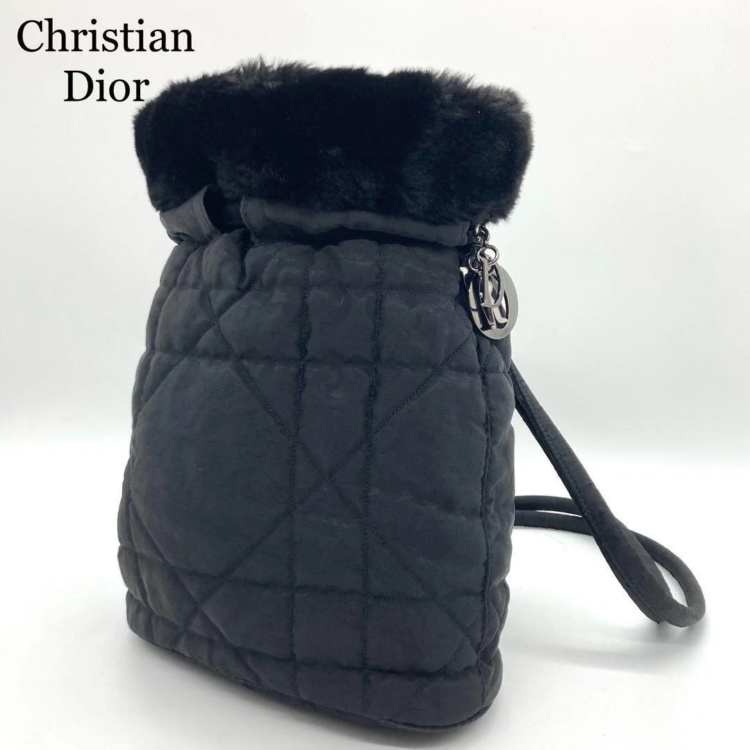 Sac à dos Christian Dior Cannage matelassé fourrure noir forme mignonne occasion