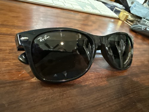Ray-Ban RB2132 New Wayfarer 901 Sonnenbrille schwarz grün 55-18 mit Etui