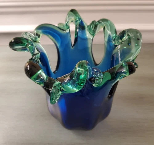 VTG MURANO WHITE CRISTAL ART GLASS VASE BLUE GREEN RUFFLED RIM ITALY 5" TALL