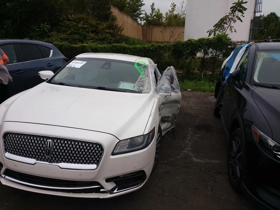 Used Rear Right Door Assembly Rear Side fits: 2017 Lincoln CONTINENTAL w/o autom - Изображение 2 из 4