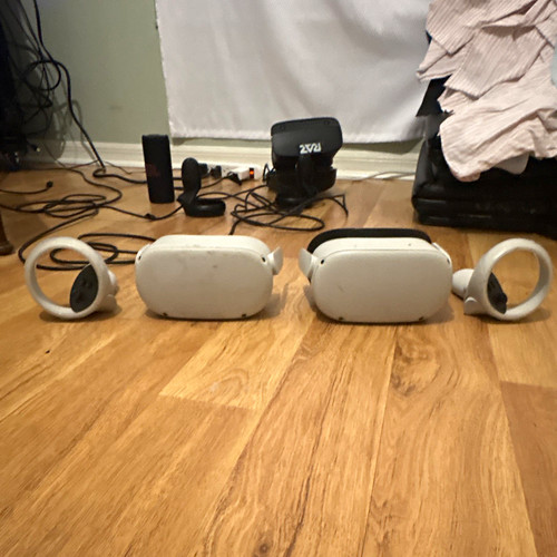 Meta Quest 2 Standalone VR Headset White with Touch Motion Controllers