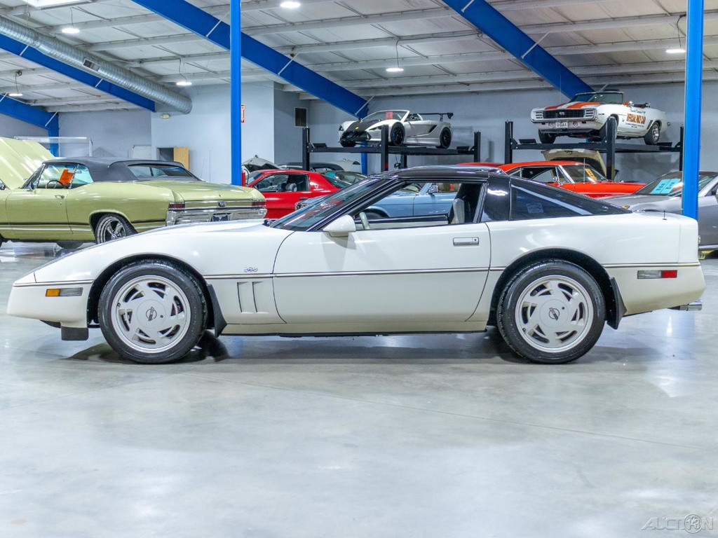 1988 White Chevrolet Corvette   | C4 Corvette Photo 4