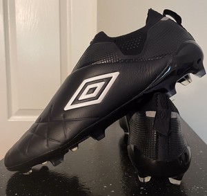 umbro laceless cleats