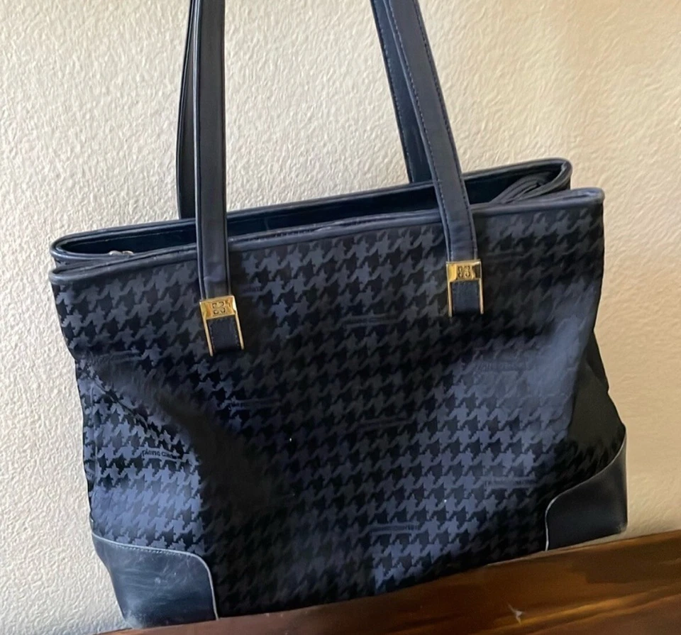 Antiga bolsa Pierre Cardin monograma jacquard preta alças de couro duplas - Imagem 2 de 4