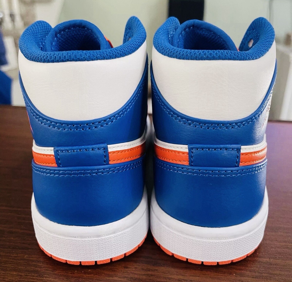 D*4様 【希少】美品Nike Air Jordan 1 midハイカット Nike Air Jordan 1 Retro Mid Knicks Wheaties Blue Orange