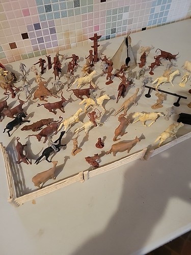 Lot De 60 Figurines Cowboys Et Indiens – Britains, Starlux, Guilbert, Jecsan, échelle 1:32, état D'usage