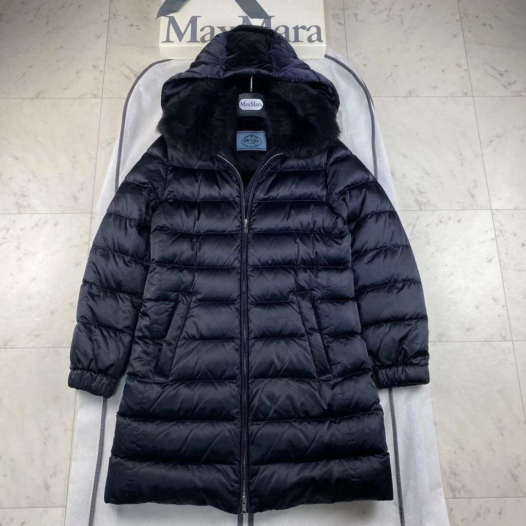 Piumino Prada in pelliccia di volpe blu navy