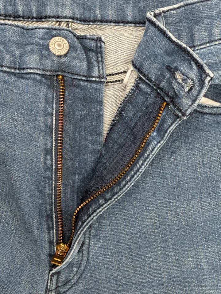 Pantalones de mezclilla para hombre Levi's 541 36x30 azul medio atléticos entrepierna corta Foto 4 de 4