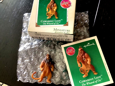 2003 Hallmark Keepsake The Wizard of Oz Cowardly Lion Miniature Ornament New