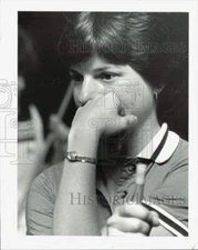 1982 Press Photo Nina Cloaninger plans next move at Coliseum Lanes pool game