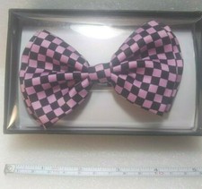Pink And Black Checkerboard Youth Sized Bow Tie  Attaches Around Coller  NiB