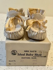 Vintage Mrs. Day's Ideal Baby Moccasin Type Shoes - Size 0  in Orig. Box  # 2826