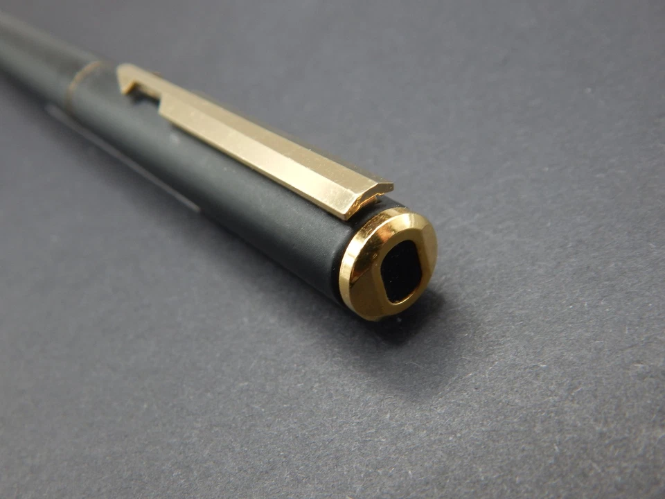 Pluma Estilográfica Parker Arrow/95 Negra Mate GT Foto 4 de 4