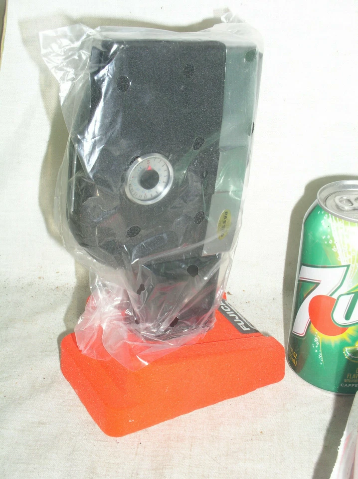 CÁMARA DE PELÍCULA FUJICA ANTIGUA SELLADA VINTAGE ÚNICA-8 MM P1 Foto 2 de 4