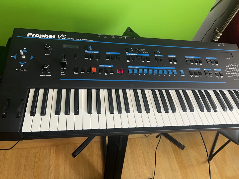 SEQUENTIAL CIRCUITS Prophet VS Vektor  SYNTHESIZER
