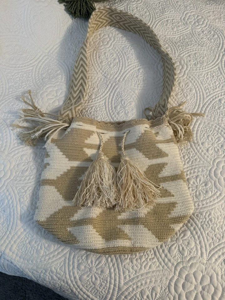 Auténtico Bolso Bandolera Mochila Wayuu 100% Hecho a Mano de Colombia 10X9.5 Pulgadas Foto 4 de 4