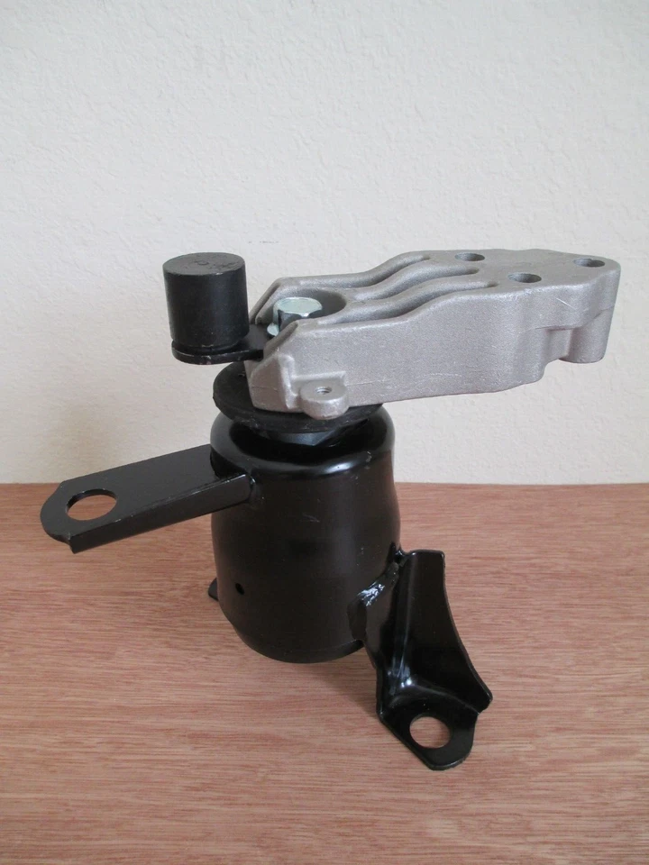 MONTAJE MOTOR DELANTERO DERECHO SUPERIOR DERECHO -- SE ADAPTA A: MAZDA 2 2011-2014 (1,5 L, L4, A/T). Foto 3 de 4