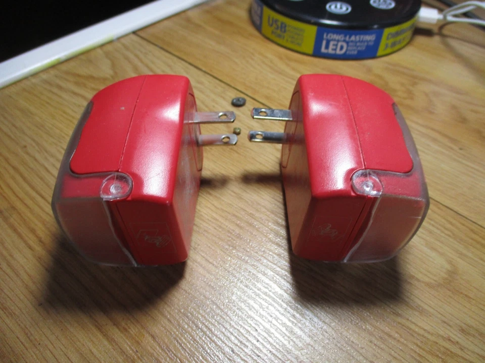 (2) NIKKO 9.6V CHARGE STATION 4 Hour QUICK CHARGE w/Flip Lids~CLEAN - Image 3 of 4