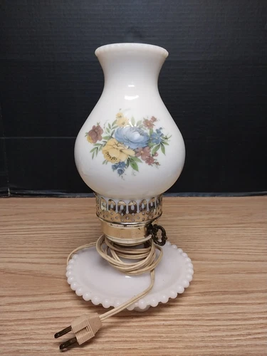 Vintage GWTW Milk Glass Night Stand Lamp #4123