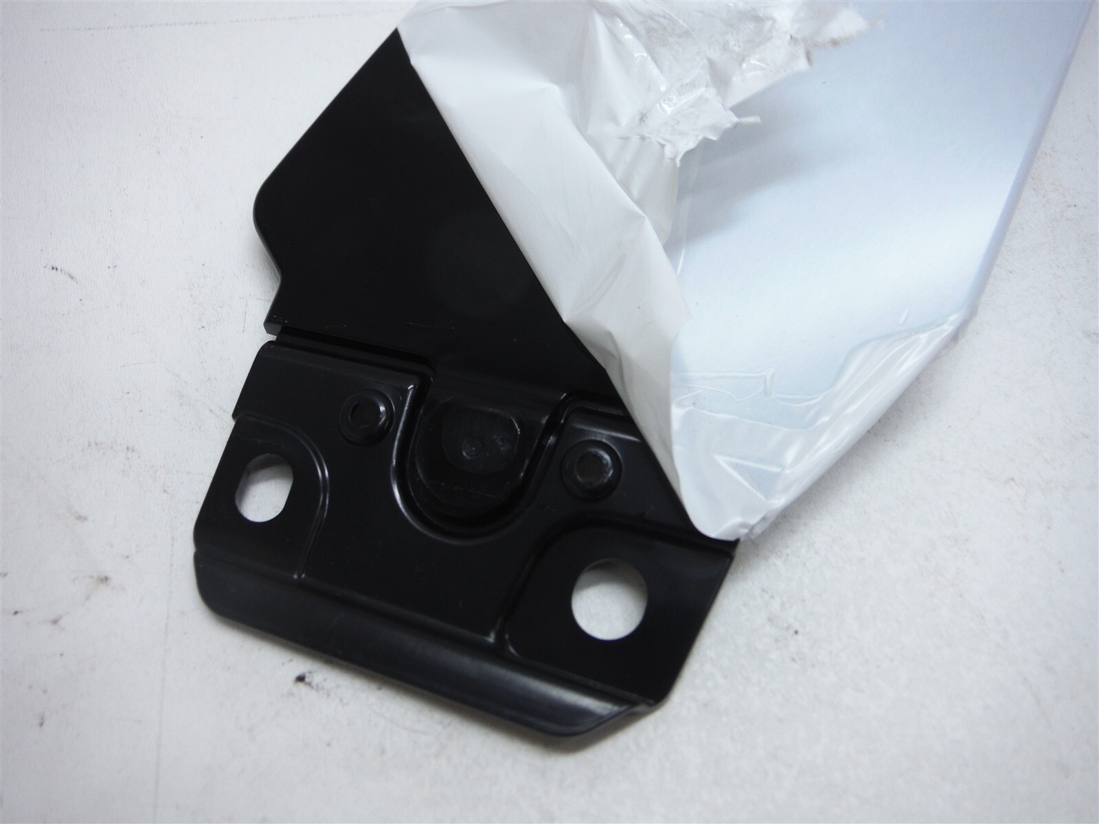 2014-2019 MASERATI GHIBLI S DRIVER SIDE DOOR B PILLAR TRIM COVER OEM 6700247880