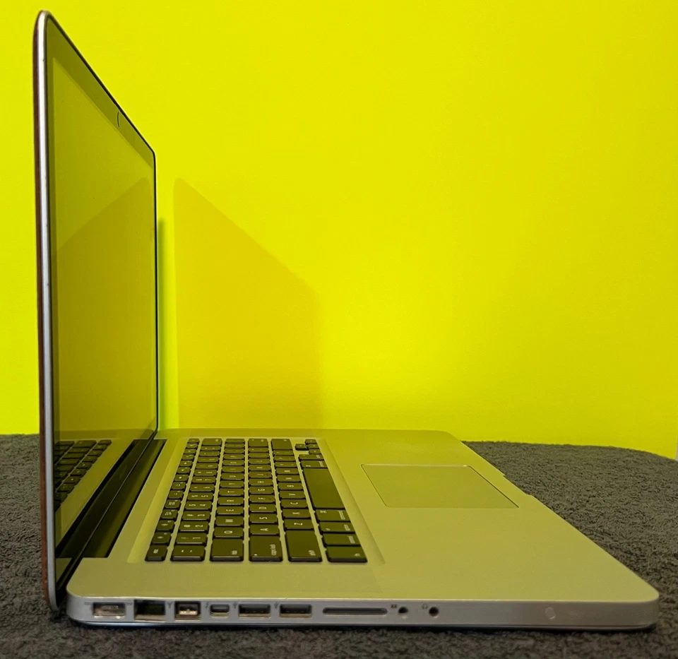 Apple MacBook Pro 15" A1286 2010 Intel Core i5 2.4GHz * PARTS * READ - Image 3 of 4