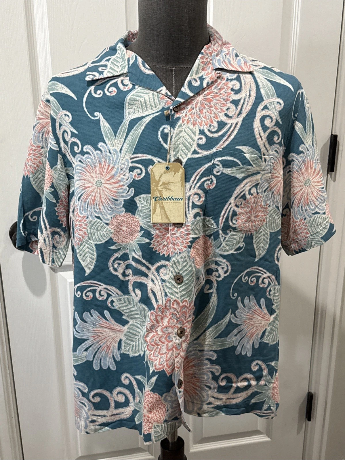 Caribbean Short Sleeve Button-up Beach Shirt Medium - New W Tags