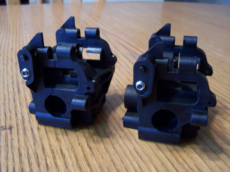 HPI Savage XL 5.9 GTXL-6 Front Rear Composite Bulkhead Differential Case Gearbox - Image 2 of 3