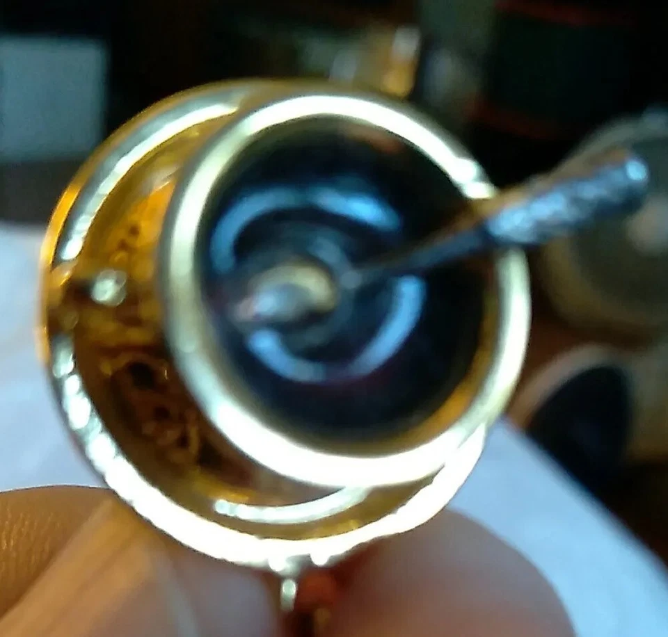 Juego de 5 dijes de pulsera en tono dorado con cierres de langosta Foto 3 de 4