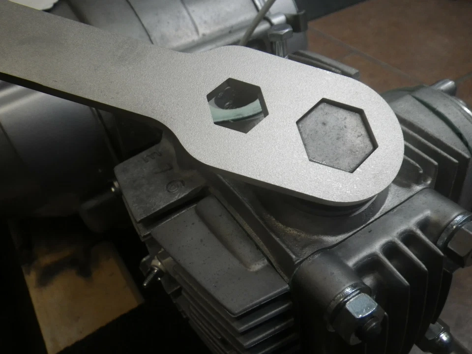 Llave basculante/cubierta de válvula Honda SL90 Foto 3 de 4