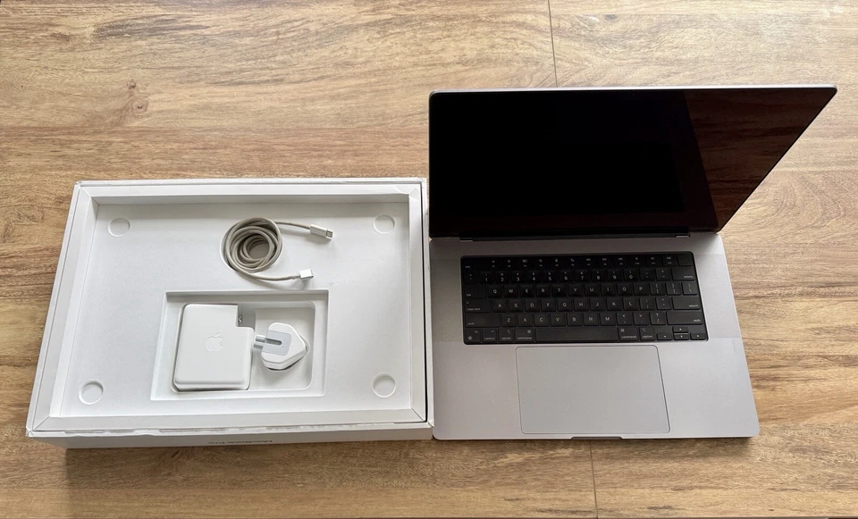 Apple MacBook Pro 16" M2 Max · 96GB · 1TB, photo 1 of 5