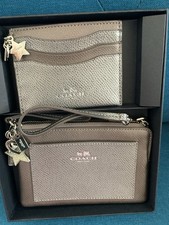 COACH CHARM CORNER ZIP WRISTLET AND CARD CASE GIFT BOX SET FOR LADY F64649