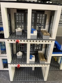 LEGO CITY: Police Station (60047) Complete  No Box No Instructions