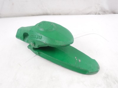 OEM John Deere Esco 1-1/2'' Center Bottom Leg Bucket Tooth Adapter For 450D