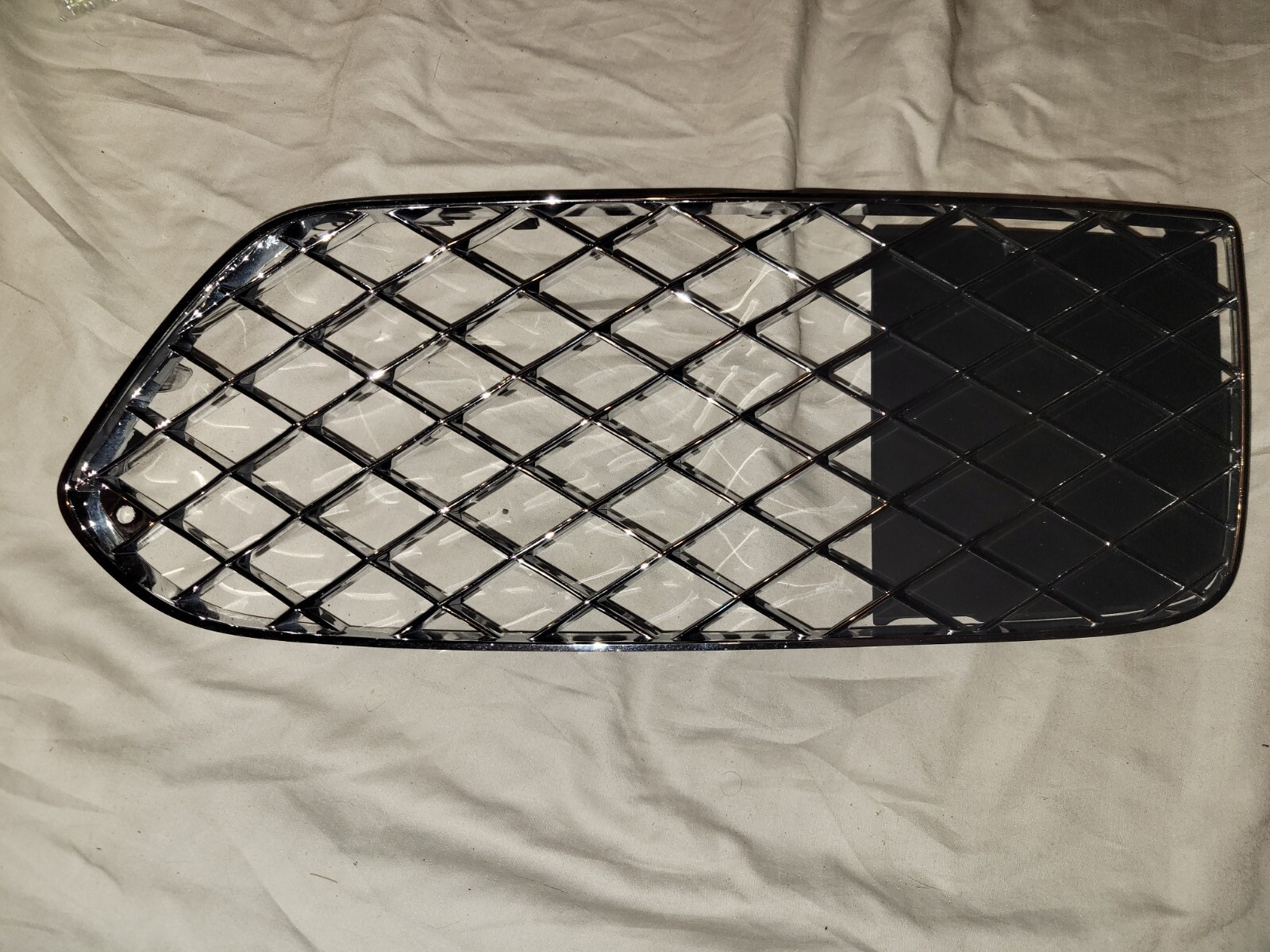 BENTLEY BENTAYGA GRILLE RIGHT LOWER 2017-2020 36A807346  CHROME OEM
