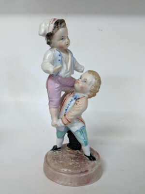 Antike Rudolstadt Ernst Bohne Söhne Porzellan Figur zweier Jungen