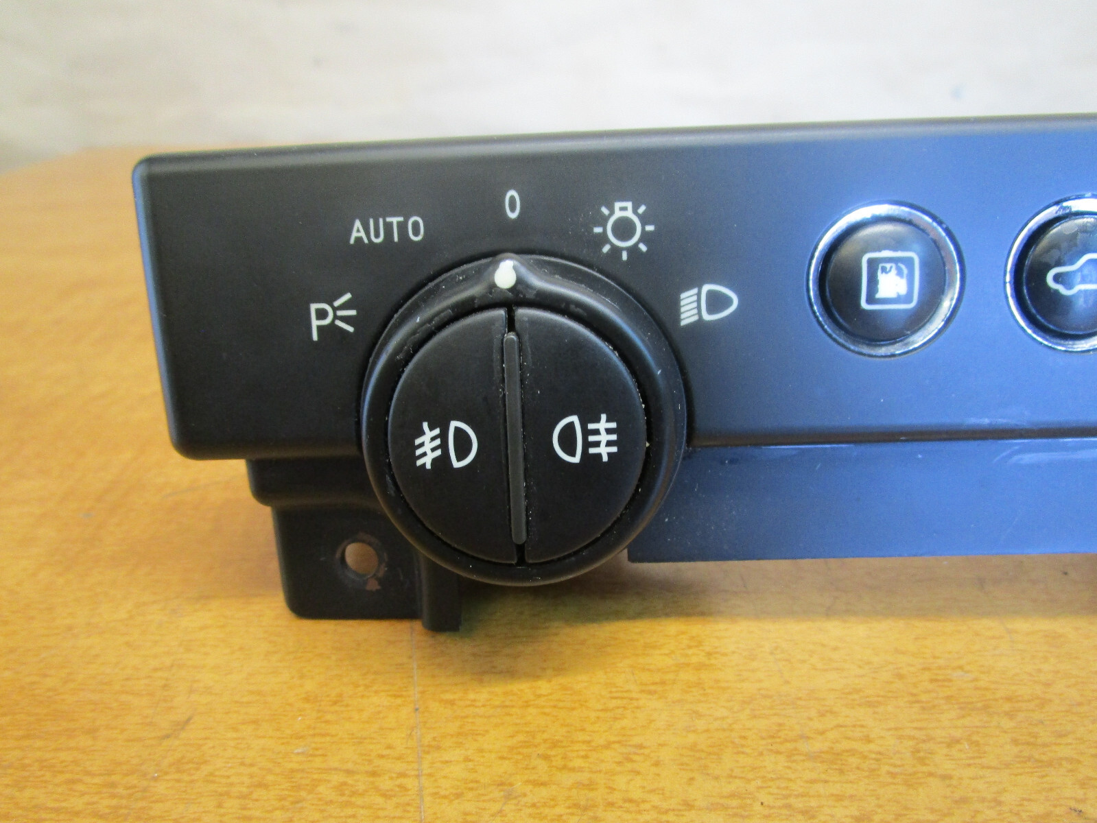 Maserati Quattroporte - Dashboard Switch Panel   P/N 203522