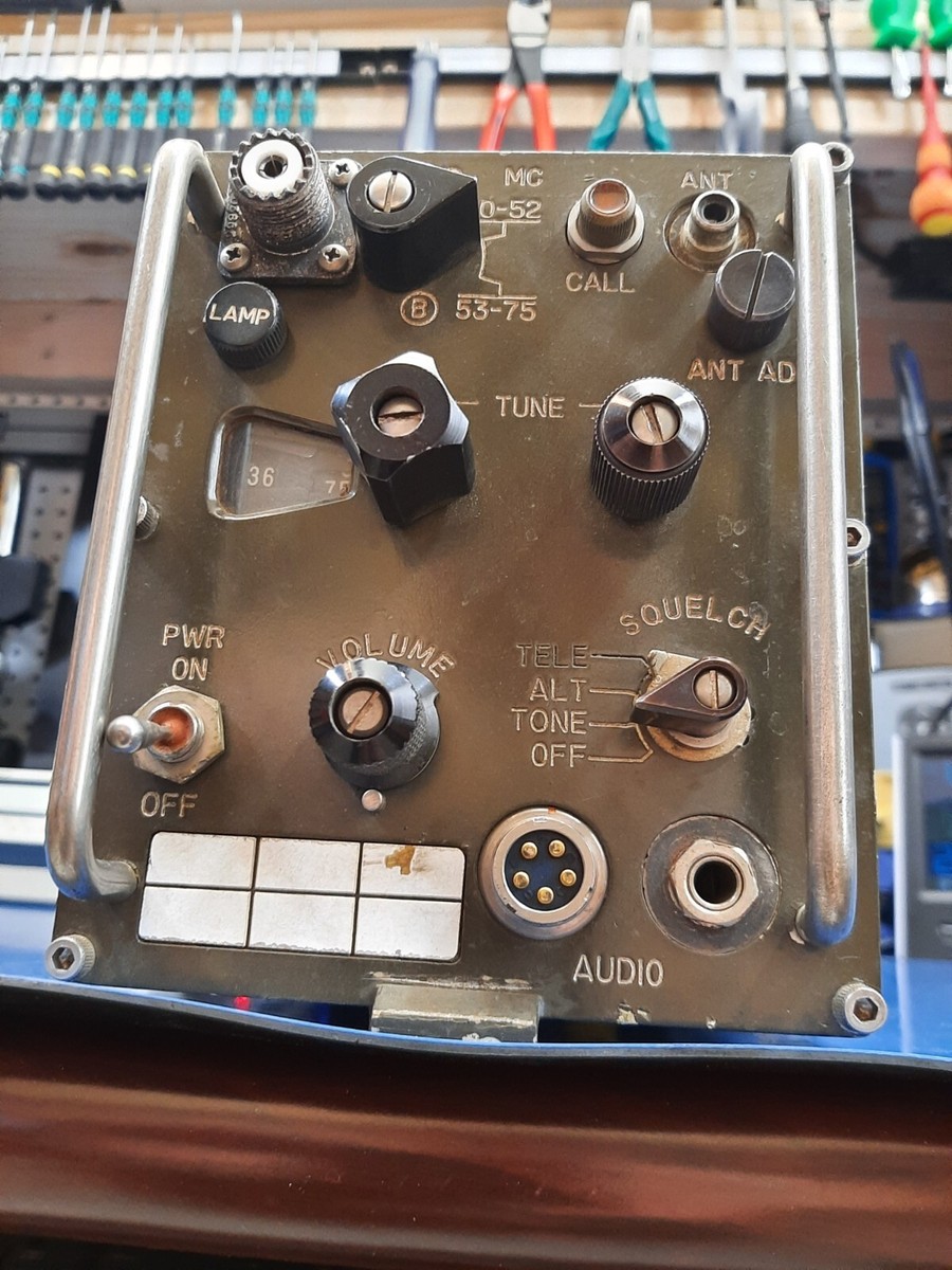 軍用無線　RECEIVER RADIO R-442/VRC No.5549 Army Radio Sales Co. :: Radios and Equipment :: R-442/VRC