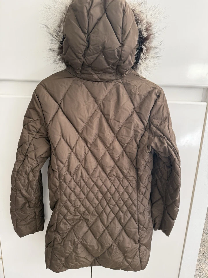 Abrigo chaqueta acolchada marrón con ribete de piel talla 4 postal para mujer Foto 2 de 3