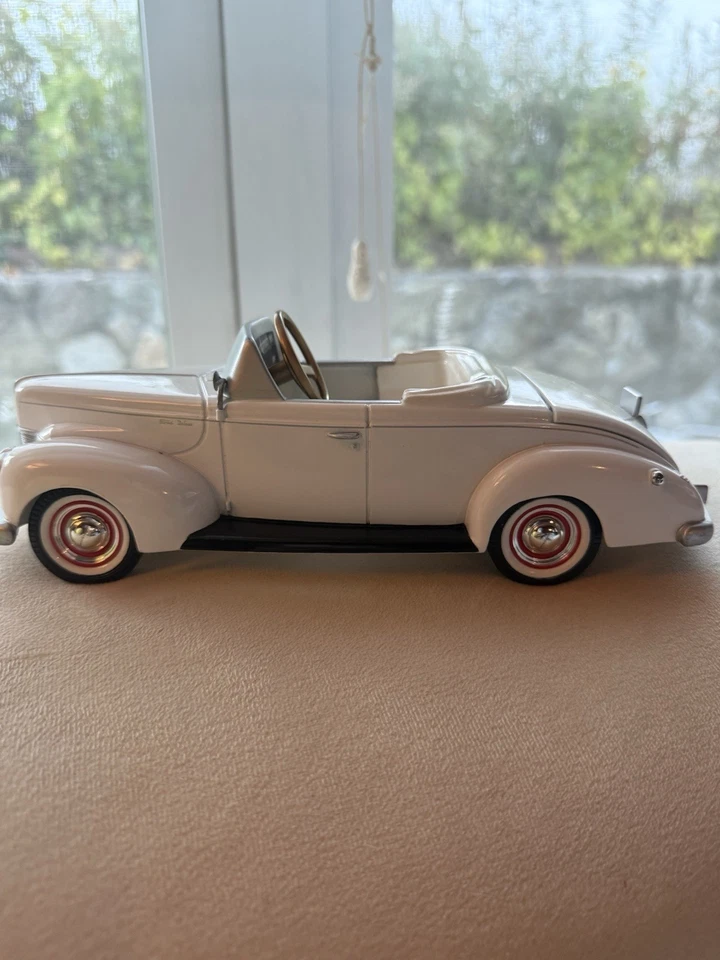 Ford Deluxe 1940 cupé Danberry coche fundido a presión como nuevo sin caja Foto 2 de 4