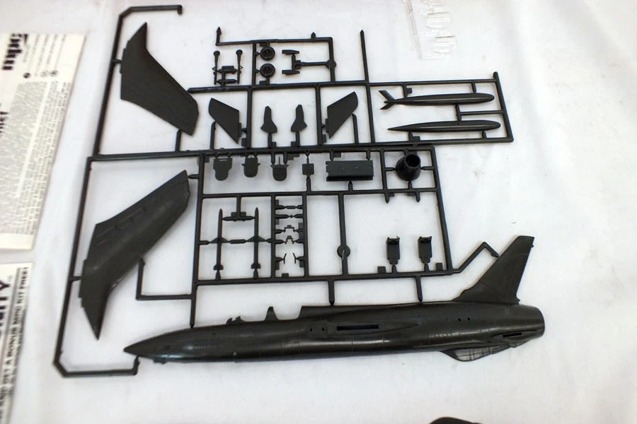 Vintage MPC F-105G Thunderchief Jet Fighter Aircraft 1:72 Model in Box - Image 4 of 4