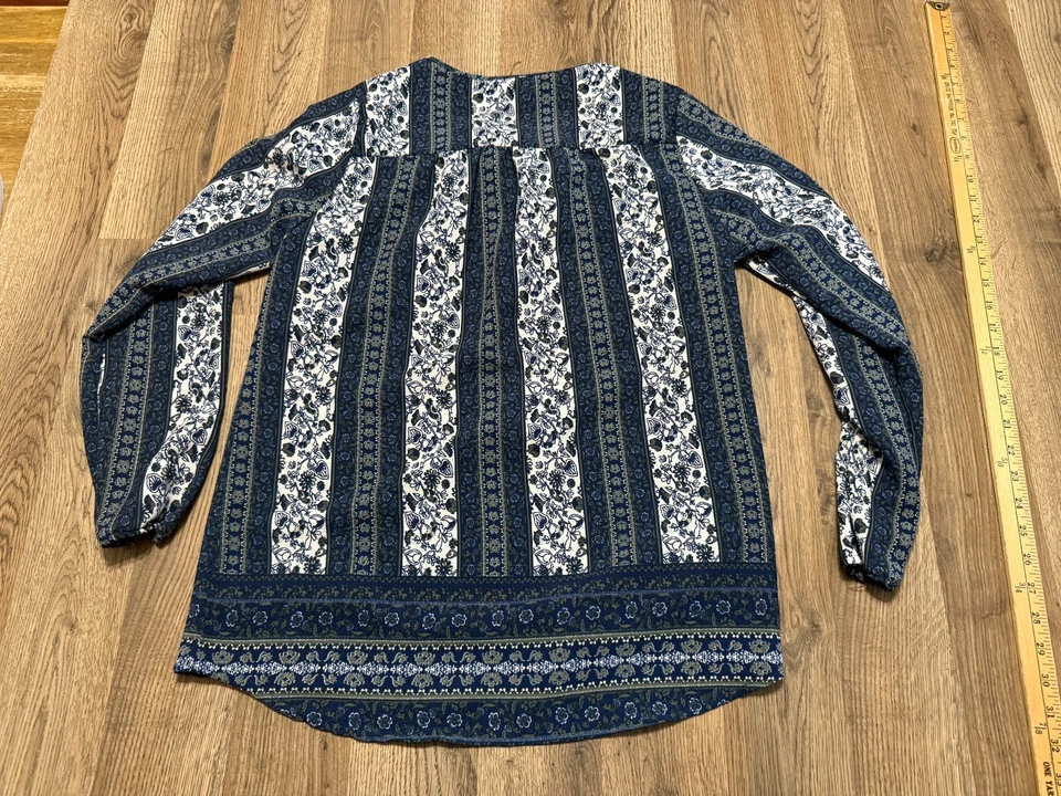 Rue 21 Blouse, Women's Size Medium, White Blue Green, Floral, Long Sleeve - Image 2 of 4