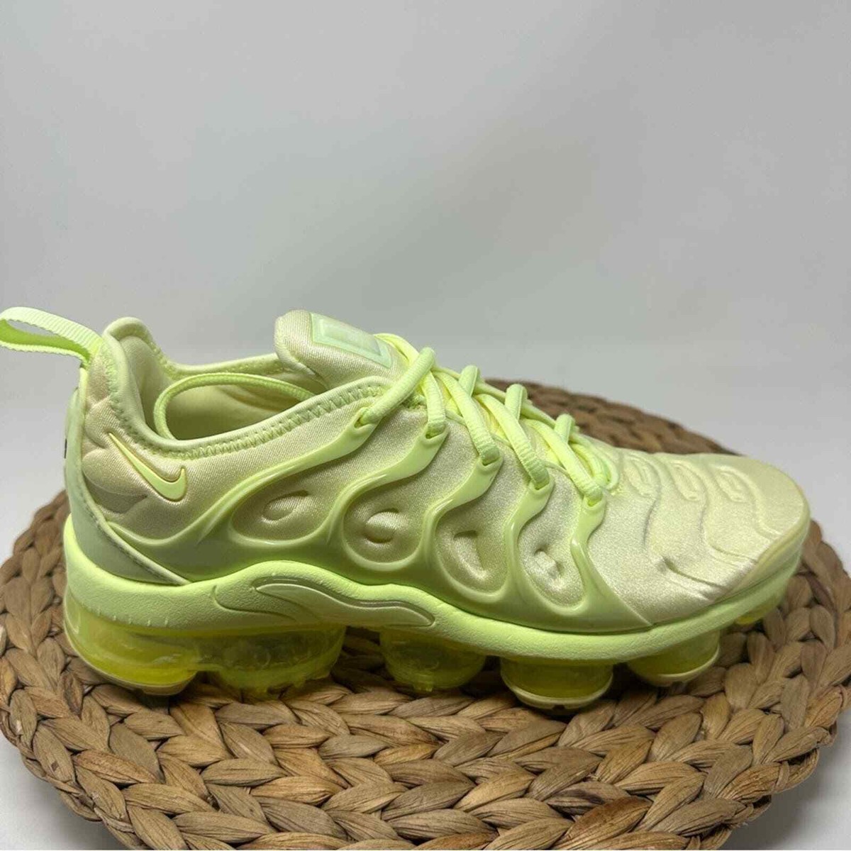 nike vapor max barely volt