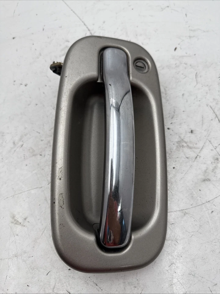 02 Cadillac Escalade EXT Left Rear & Left Front Door Handle Pair - Image 2 of 4