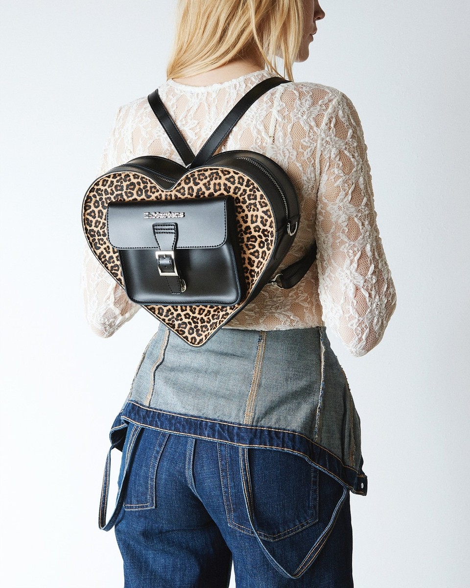 Dr. Martens Top Heart Backpack BLACK × LIGHT TAN 40995001  display picture 3