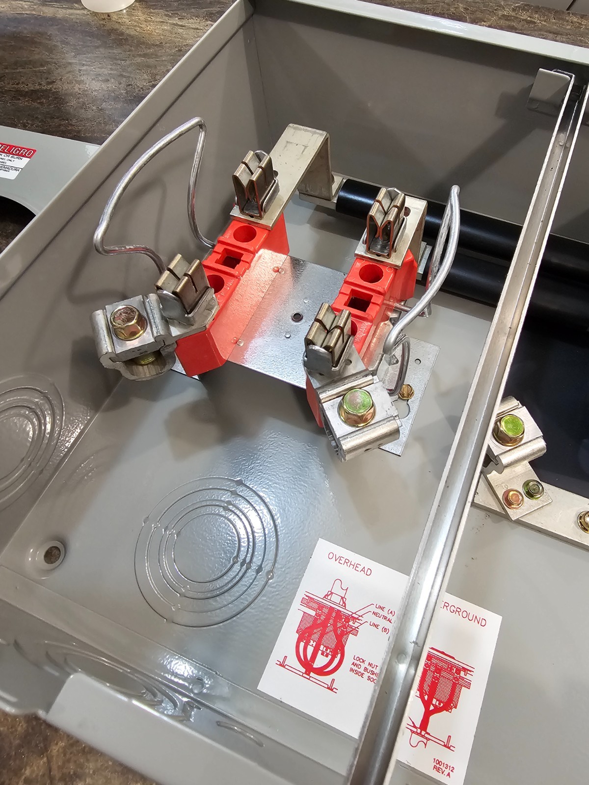 MILBANK U1252-X 200A DUAL METER CAN SOCKET OVERHEAD/UNDERGROUND (NEW IN BOX!)