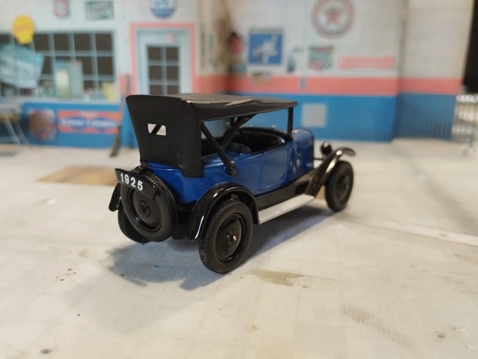 Citroen C2 Universal Hobbies 1/43 - Photo 4/4